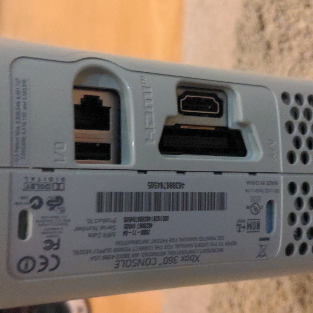 Xbox 360 White - Picture 3 of 3